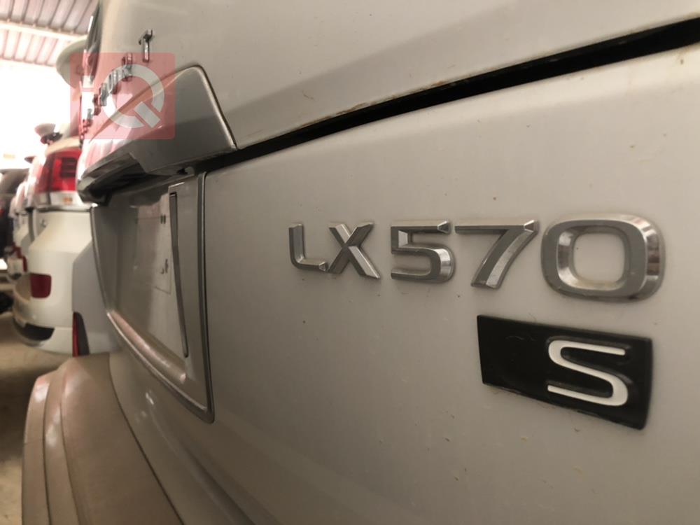 Lexus LX